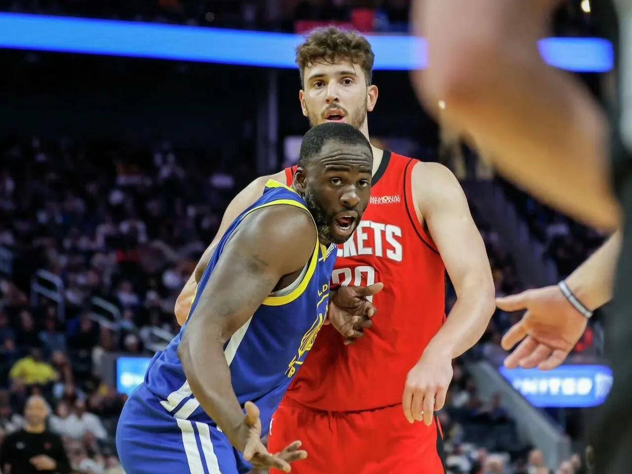 亚博体育-国际比赛日体能课后，金州勇士战术微调备战CBA季后赛，球迷炸锅，训练强度明显提升(勇士重回附加赛)